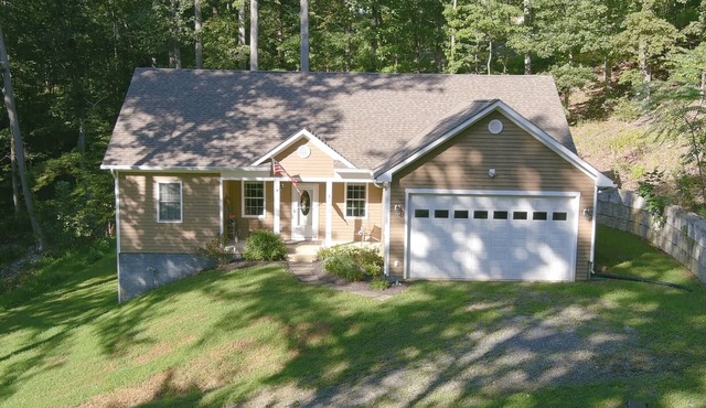 Magic Mountain Retreat, King Bed, Near Wineries, Horse Events and Dining