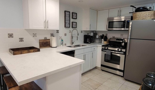 Magic Mouse Vacation Rentals #3 ~ Entire Condo Next to Disneyland