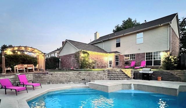 Magic Oasis, Pool, Pavilion on large lot, Fantastic View, Sleep 16nn
