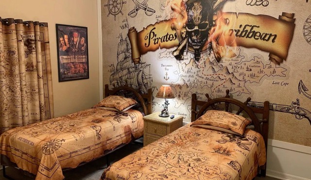 Magic Treasure- 1st Floor. Themed Bedrooms- Pirates, Nemo, Mickey, Near Disney!