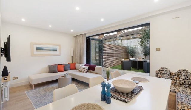 Magical 3BR/2BA-w/Garden-Clapham