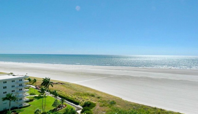 Magical Beachfront Condo | Pool & Ocean Views