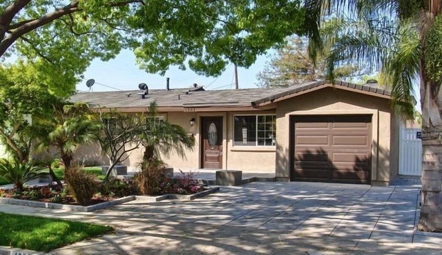 Magical Disneyland Escape – Walk to Park + Watch Fireworks from a Huge Backyard!