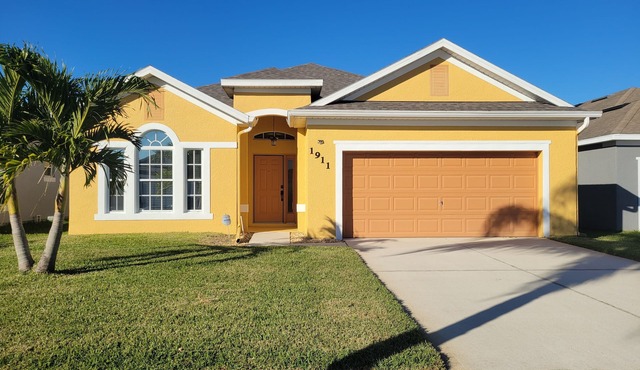 Magical Family Friendly Pool and Lake House