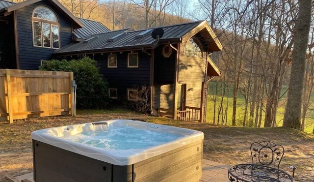 Magical Hideaway with Hot Tub-top