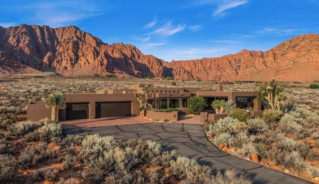 Magical Home in Kayenta Surrounded by Red Rocks, Zion