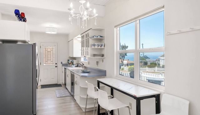 Magical Home on the Hill with Ocean Views - two Queen beds and one full bed