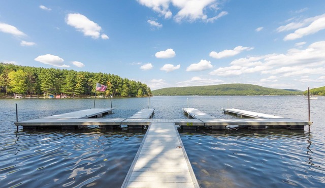 Magical Lake Escape w/Dock Slip & Game Room