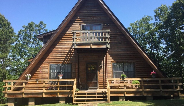 Magical lake house cabin on Blue Mtn Lake with Mt. Magazine views. Pet Friendly!