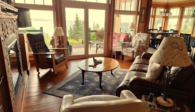 MAGICAL LAKE SUPERIOR VIEWS AT THISn 5 STAR COTTAGE! UPSCALE EXPERIENCE!