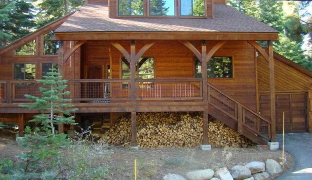 Magical North Tahoe Getaway; three master bedrooms, wifi, new kitchen & hot-tub