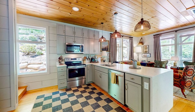 Magical private mountain retreat on 37 acres with trail to creek waterfalls