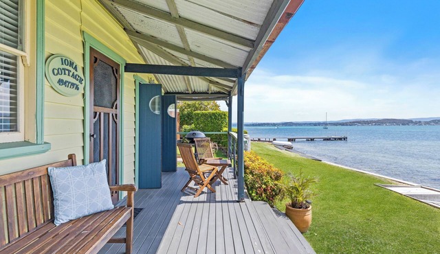 Magical Private Waterfront Iona Cottage