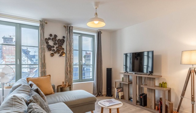 Magical Rooftop Views | Historic City Center | 2 guests