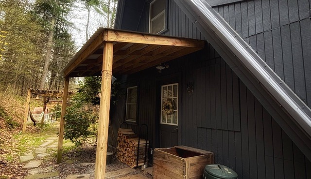 Magical secluded 2-bedroom A-frame cabin in charming Franklin