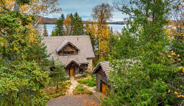 Magical, stunning, secluded retreat on idyllic Lake Medora!