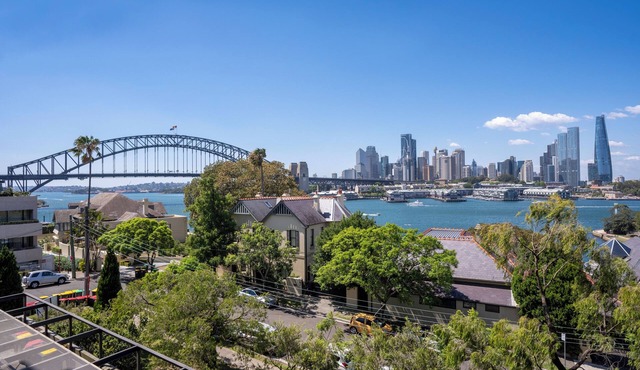 Magical Sydney Escape with Harbour Views & Parking