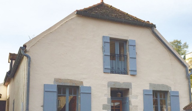 Magical Tower Views, Garden Patio, Steps to Historical Town Centre, Kids OK