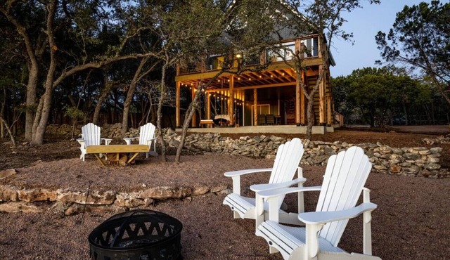 Magical Treehouse with Swinging Daybed,Outdoor Tub