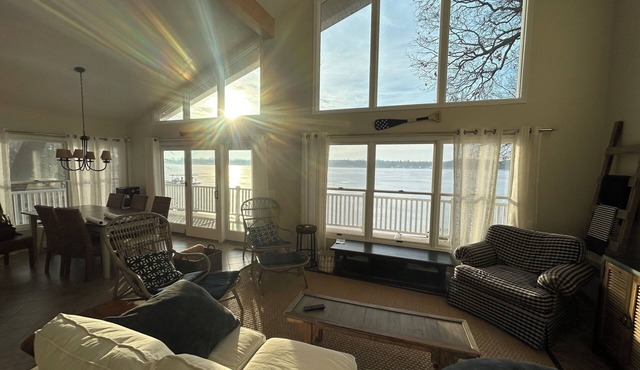 Magician Lakefront - 7 bedrooms, 4.5 baths, and a screened in porch.