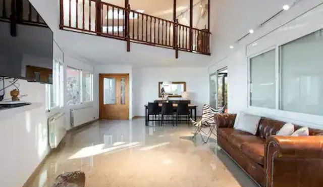 Magnífica Villa con Piscina con Vistas al mar y a Barcelona con 5 Dormitorios