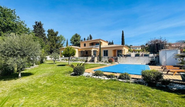 Magnifique Villa Piscine, sur une Colline Pour Randonner, à 10 mn d Avignon