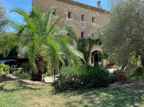 Magnanerie en plein cœur d'un village