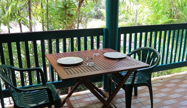 Magnetic Reef 7 - Relaxing tropical getaway with lush gardens and complex pool, minutes to Alma Bay