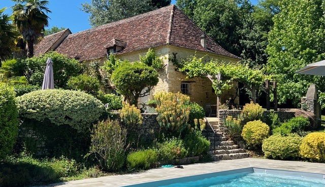 Magnificent 17th-century Périgord farmhouse for 14 people