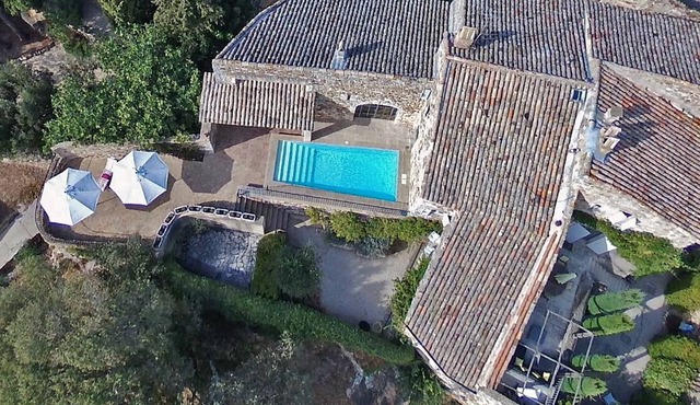 Magnificent stone building with view near Uzès