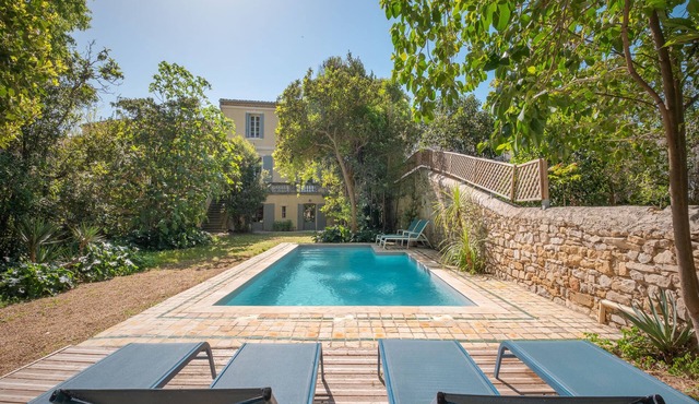 Magnificent house, park, swimming pool, village center, beaches 15 min