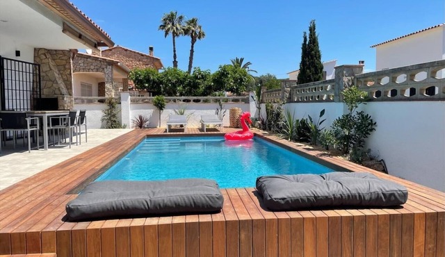 Magnificent house with private pool