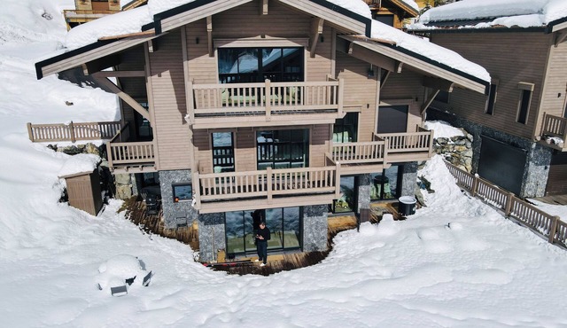 MAGNIFICENT LUXURY CHALET WITH TOP-OF-THE-RANGE AMENITIES