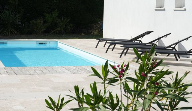 Magnificent renovated villa in a quiet environment near the sea with swimming pool