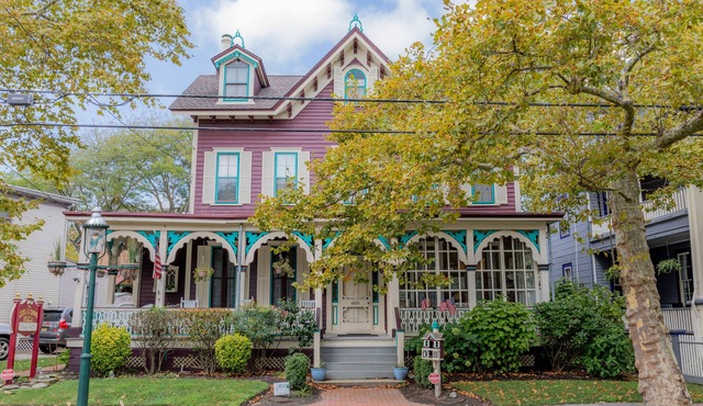 Magnific Victorian . Historic District