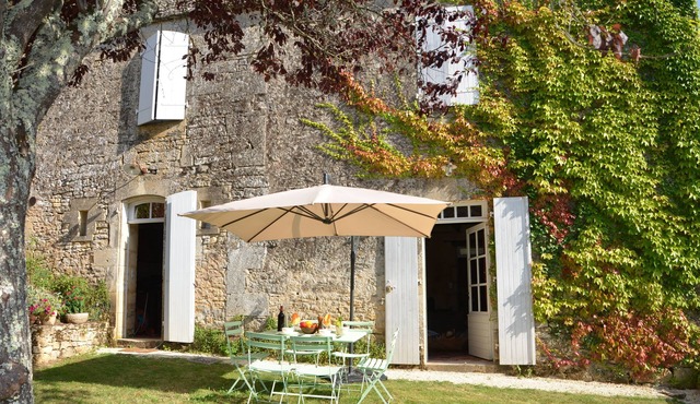 Magnificent Périgord house with its lauze roof
