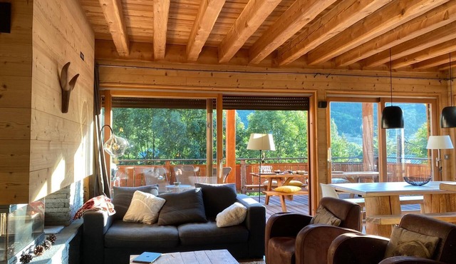 Magnificent 14-room apartment in chalet, south-facing terrace, fireplace