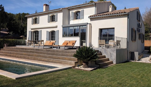 Magnificent house with swimming pool and terraces in the heart of Maussane and the Alpilles