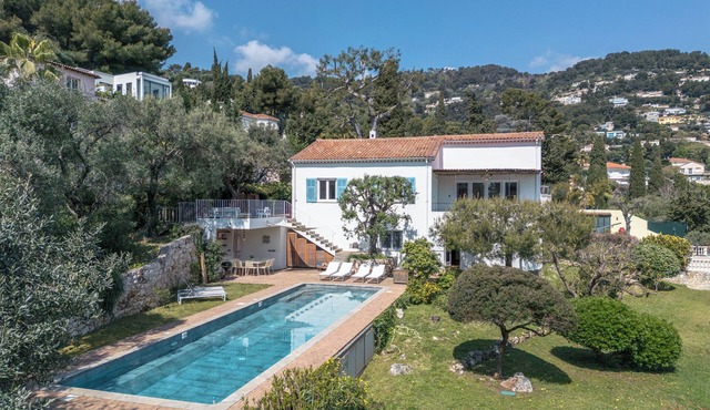 Magnificent Provencal Villa with swimming pool, sea view, near Monaco and Italy