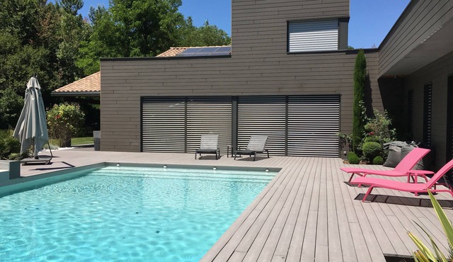 Magnificent Studio in Contemporary Villa with Swimming Pool & Private Parking