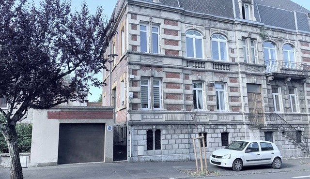 Magnificent mansion on wooded estate