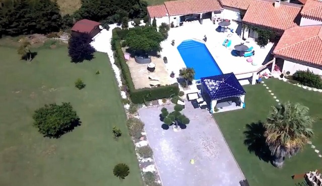 Magnificent quiet villa with swimming pool and jacuzzi