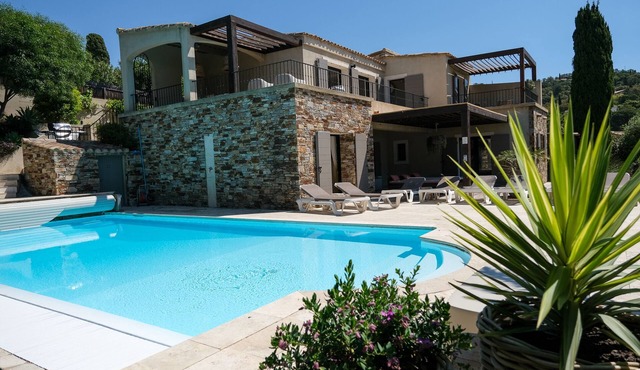 Magnificent VILLA with SEA VIEW, SWIMMING POOL, 300m from the BEACH, 12m motorboat,