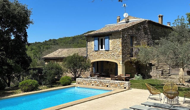 Magnificent stone farmhouse surrounded by vineyards, private swimming pool