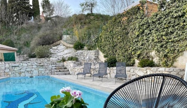 Magnificent villa with all mod cons, heated swimming pool.