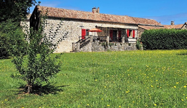 Magnificent Aveyronnaise property set in 2,700m2 of enclosed, secure grounds.