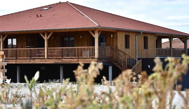 Magnificent Loft 200 metres from Saint Girons beach, sleeps 9