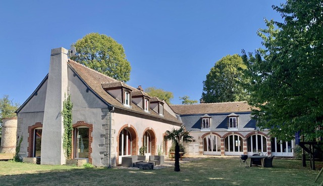 Magnificent 17th property : calm, relaxation and leisure at 1h30 from Paris