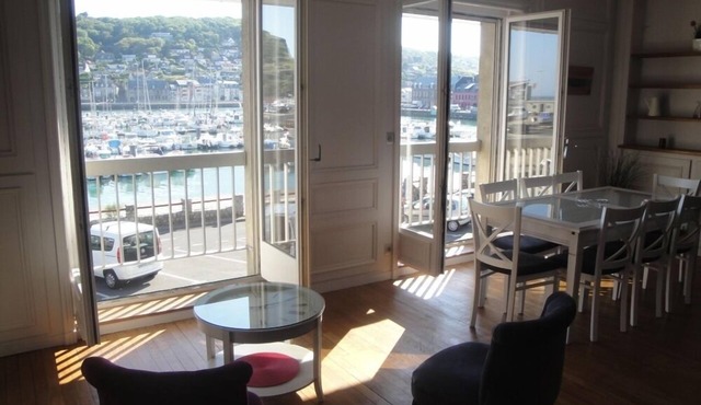 Magnificent 100 m² gîte with harbour, sea and cliff views, classified 3*.