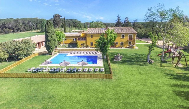 Magnificent 15 bedroom villa Spain|XXL Pool, BBQ, Gamesroom|Beaches & Barcelona